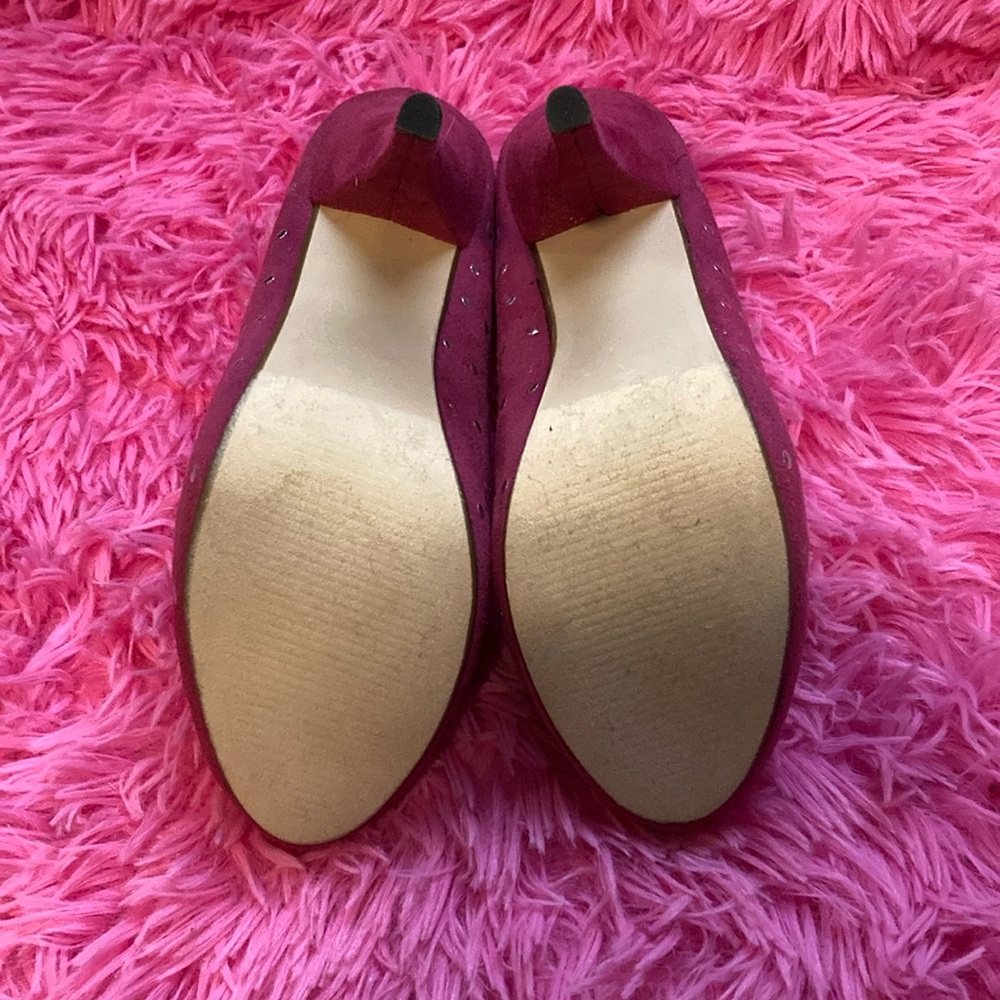 Faux suede studded petal pink studded cushioned 4” heel pumps size 8 - Picture 9 of 10